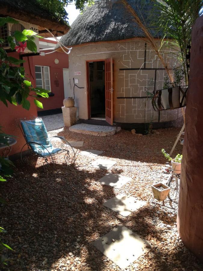 Larona Inn Mafikeng Exterior foto